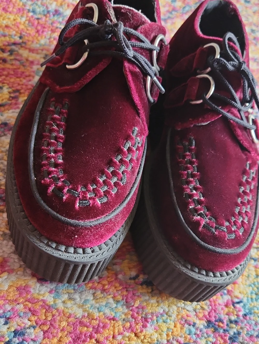 T.U.K. Men's Burgundy Velvet Moccasin Shoes Size 3